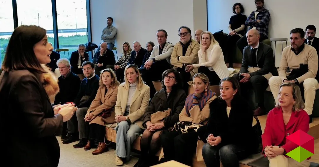 La alcaldesa informa al sector empresarial sobre las bonificaciones en la tasa de residuos