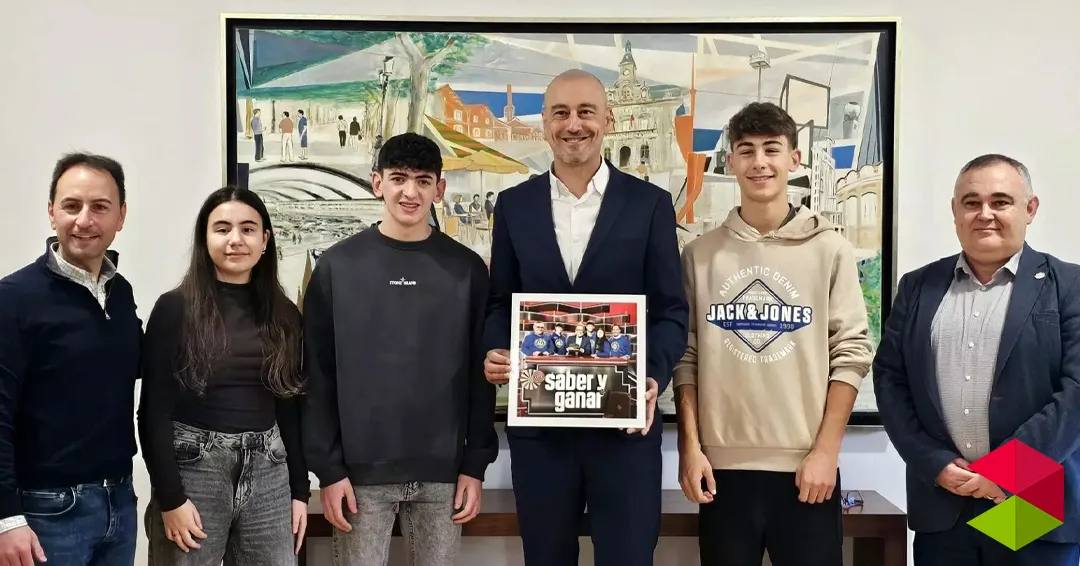 López Estrada recibe a los alumnos de El Salvador tras su brillante participación en el concurso ‘Saber y Ganar’