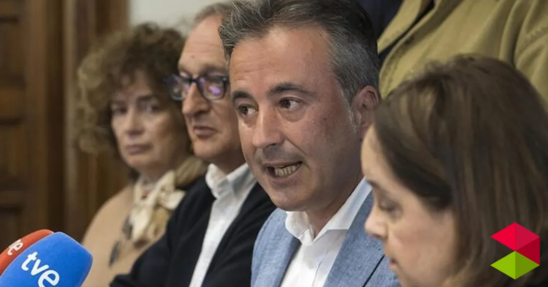 El alcalde de Camargo valora positivamente el anuncio de las obras en Raos tras décadas de deterioro del firme