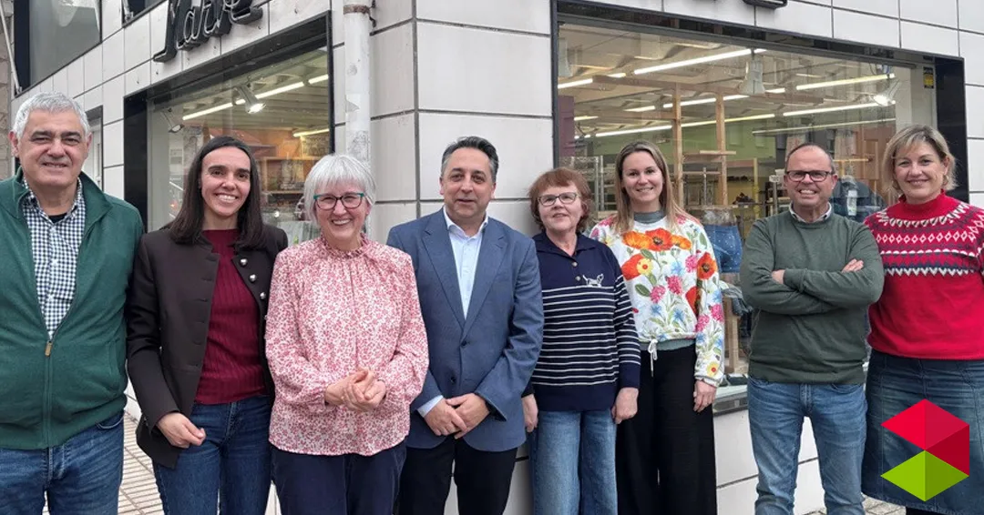 Caramés elogia la capacidad de adaptación del establecimiento Marve de Renedo, un ejemplo de trayectoria comercial del municipio que celebra ya sus primeros 50 años de vida