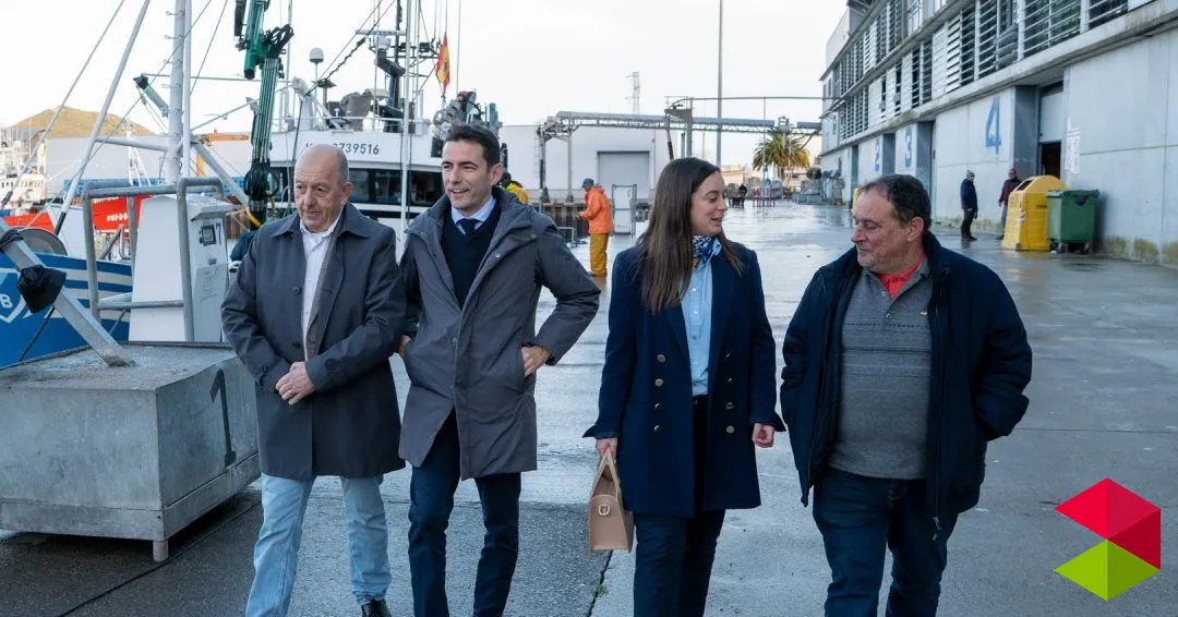Pedro Casares muestra en Santoña el “compromiso firme” del PSOE con el sector pesquero de Cantabria