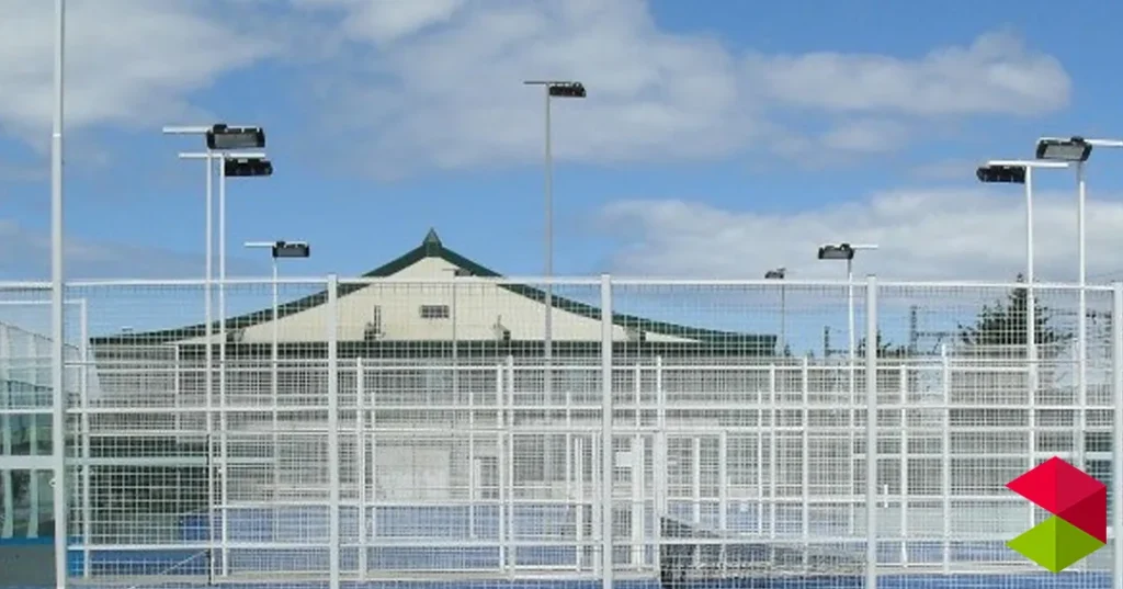 Noticias Camargo UGT denuncia el deterioro de las instalaciones deportivas del Parque de Cros y la incertidumbre laboral de su plantilla