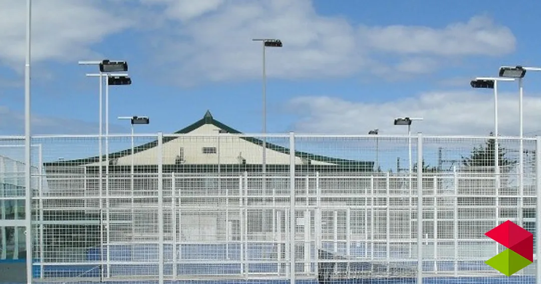 UGT denuncia el deterioro de las instalaciones deportivas del Parque de Cros y la incertidumbre laboral de su plantilla