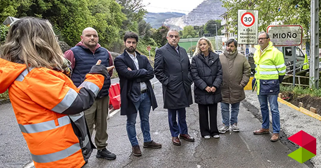 Media visita las obras de emergencia en Mioño tras los desprendimientos registrados en la antigua N-634