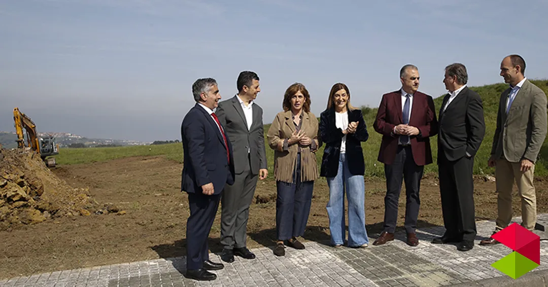 Buruaga asiste al comienzo de la construcción de 30 viviendas públicas para alquiler asequible en Polanco