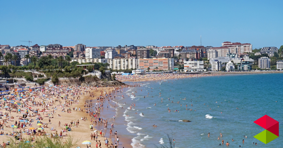 Tomó 8.000 fotos de niños desnudos en el Sardinero para uso propio